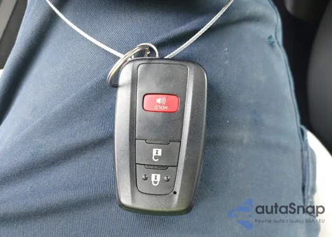 2021 Toyota Prius Xle z USA, uszkodzony, nr VIN JTDKAMFU6M3137679